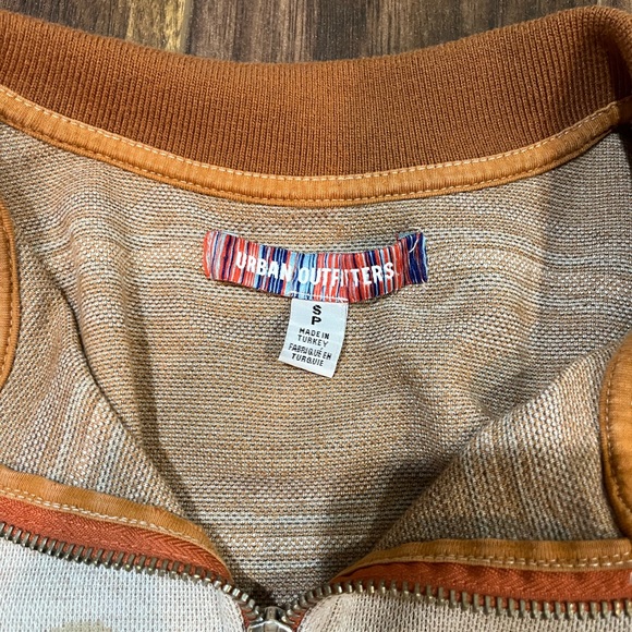 Urban Outfitters Shirt - Picture 2 of 3